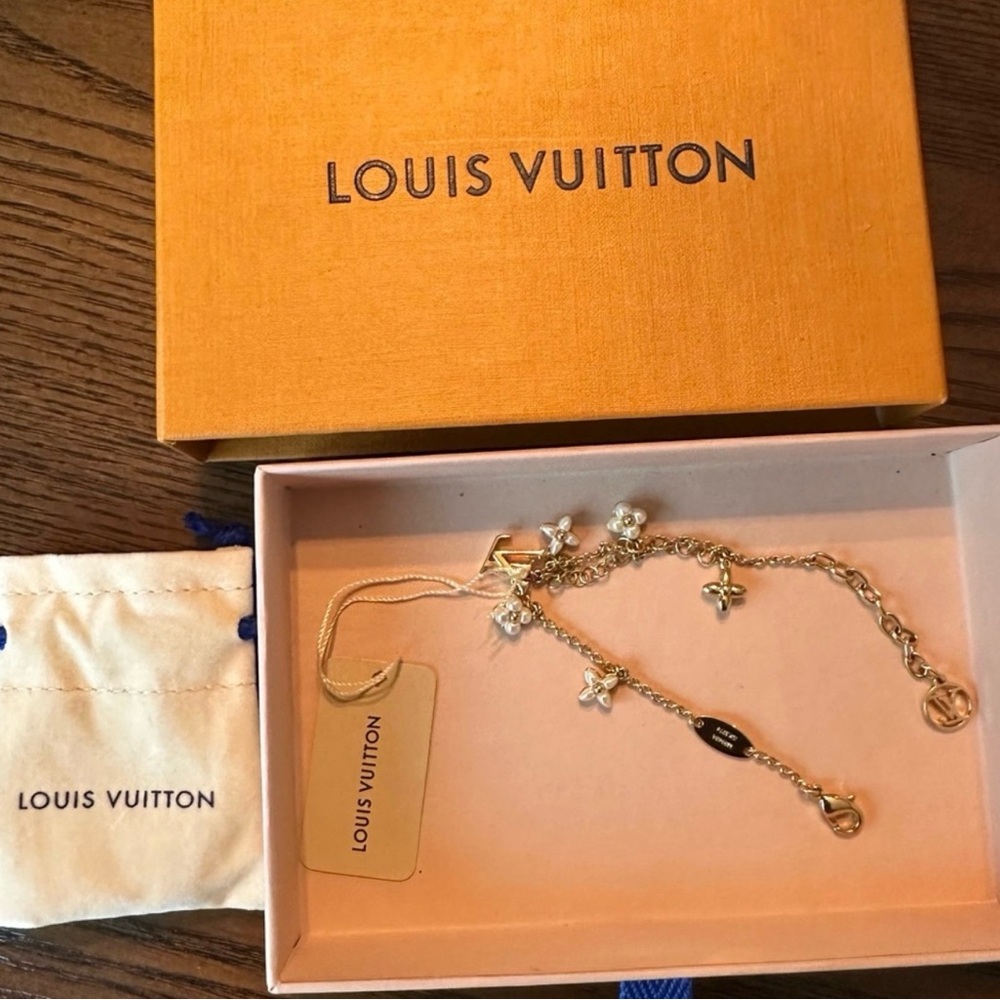 Louis Vuitton Floragram Gold Bracelet (box included) - Picture 3 of 4